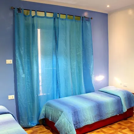 Legend R.g. Hostal