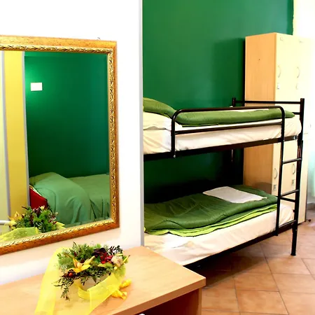Legend R.g. Hostal *