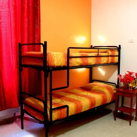 Legend R.g. Hostal