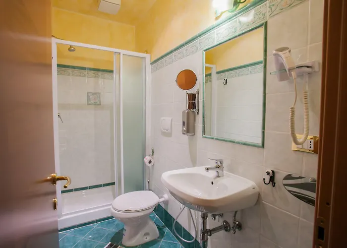 Legend R.g. Hostel *