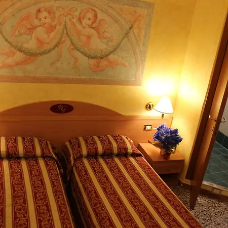 Legend R.g. Hostel Rome