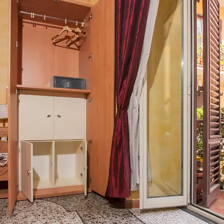 Legend R.g. Hostel Rome